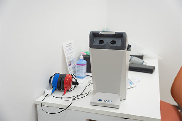 聴力・視力検査機器